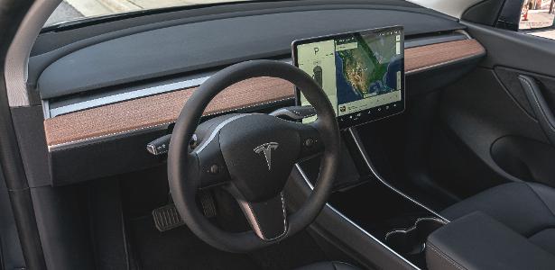 Tesla em modo autônomo mata homem de 71 anos em rodovia da Califórnia