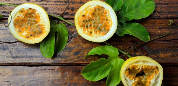 É verdade que maracujá acalma? Fruta vai muito além desse benefício