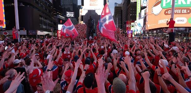 Estrangeiros tomam conta dos EUA e convencem americanos que a Copa é legal