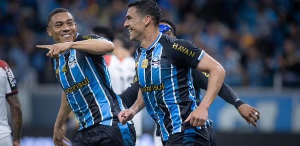 Grêmio vence Athletico, coloca Inter no Z4 e vê Corinthians agonizar em 18º