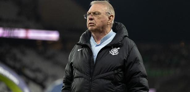 Corinthians paga parte da dívida com elenco antes de decisão