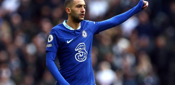 Botafogo avança por Ziyech após superar entrave sobre gramados