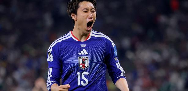 Japão goleia, elimina a Tunísia e continua no caminho do Brasil na Copa