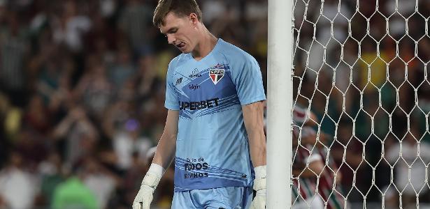 São Paulo acerta rescisão de goleiro Young, que jogará em Portugal