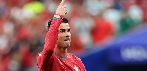 Cristiano Ronaldo pede apoio da torcida antes de jogo contra a Croácia