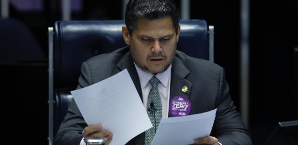 Alcolumbre prevê acabar amanhã votação do fim da 6x1