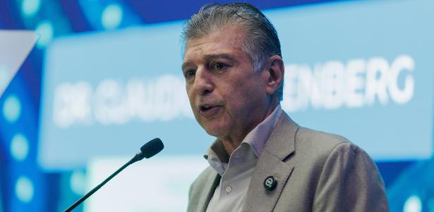 Flávio diz que terá como ministro médico que criticou Bolsonaro na pandemia