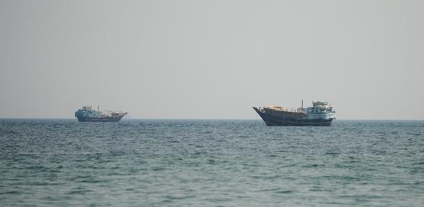 Mídia iraniana relata confrontos em Hormuz após bloqueio marítimo dos EUA