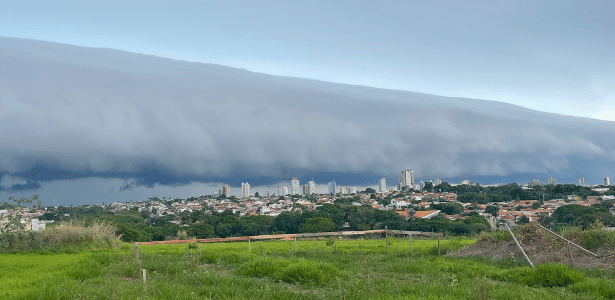 Nuvem com forma de onda gigante impressiona moradores no interior paulista