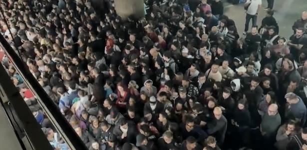 Linhas Azul e Vermelha têm velocidade reduzida após falha no metrô de SP