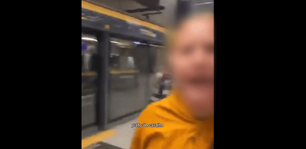 Bolsonarista é filmada chamando estudante de 'preto do caralh*' em SP