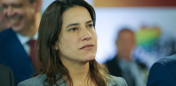 Respeite minha dor, diz Raquel Lyra após cartaz citar morte do marido em PE