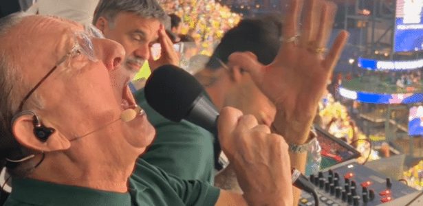 Energia da torcida e beijo de boa sorte: Galvão mostra preparação para jogo