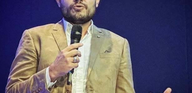 Pastor suspeito de matar ex na festa do filho segue preso após audiência