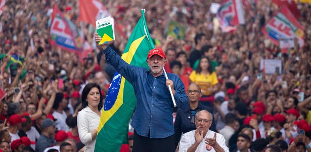 Em virada histórica, Lula é reeleito e governará Brasil pela quarta vez
