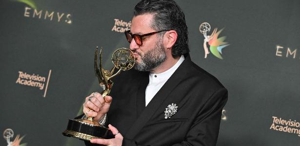 Brasileiro Miguel Gandelman ganha Emmy por direção de show de Bad Bunny