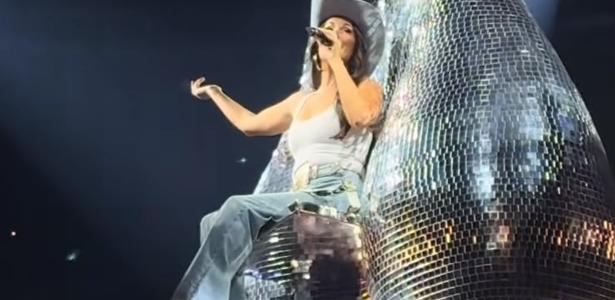Cenário 'diferentão' chama a atenção em show de estrela country