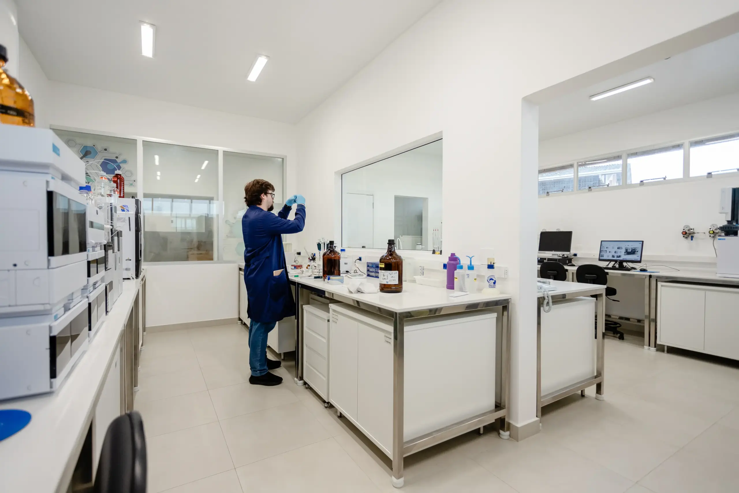 Biomédicos passam a atuar em toda cadeia da cannabis medicinal no país