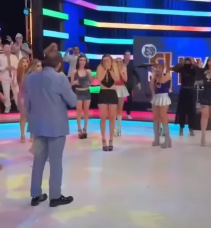 Apresentador chuta drone durante programa ao vivo e equipamento atinge rosto de modelo