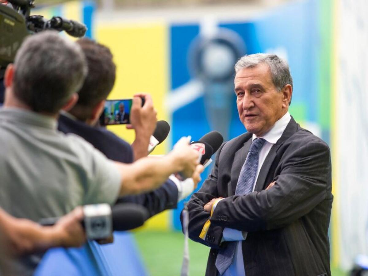 Parreira apresenta piora e volta a respirar por aparelhos, diz boletim