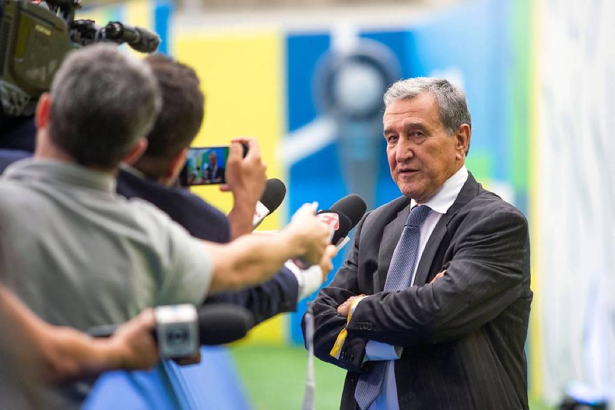 Parreira tem piora e volta a respirar com auxílio de aparelhos na UTI