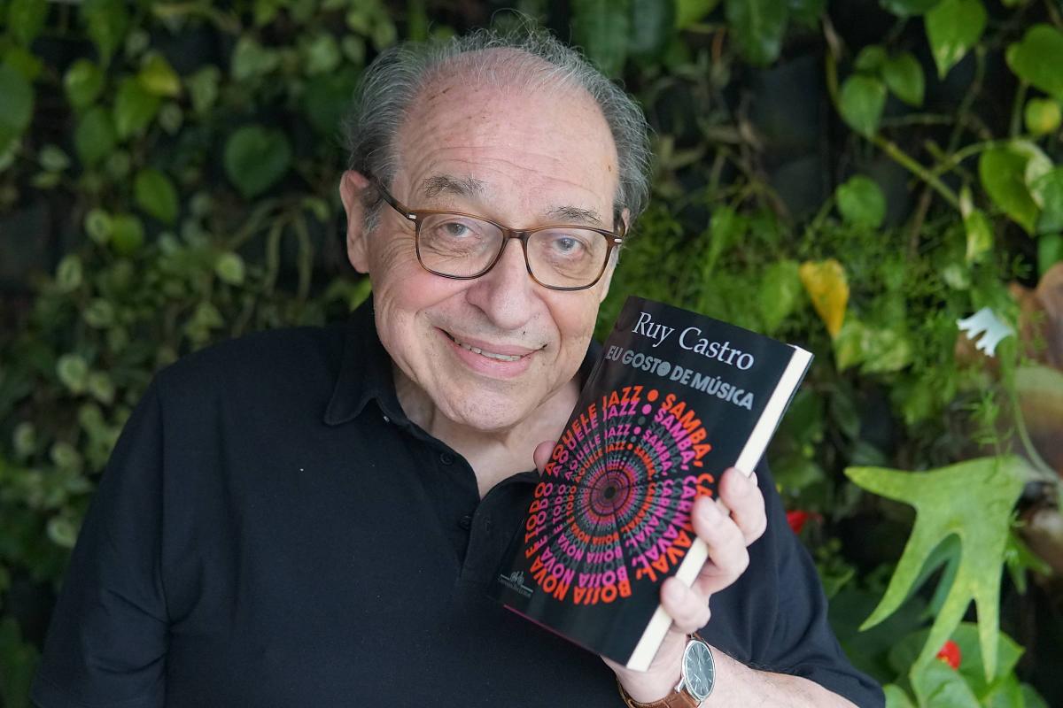Ruy Castro reúne décadas de textos sobre canções e seus autores em novo livro