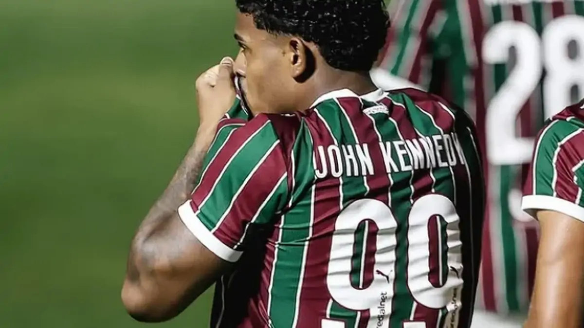 John Kennedy rompe ligamento do joelho, passarĂĄ por cirurgia e sĂł volta ao Fluminense em 2027