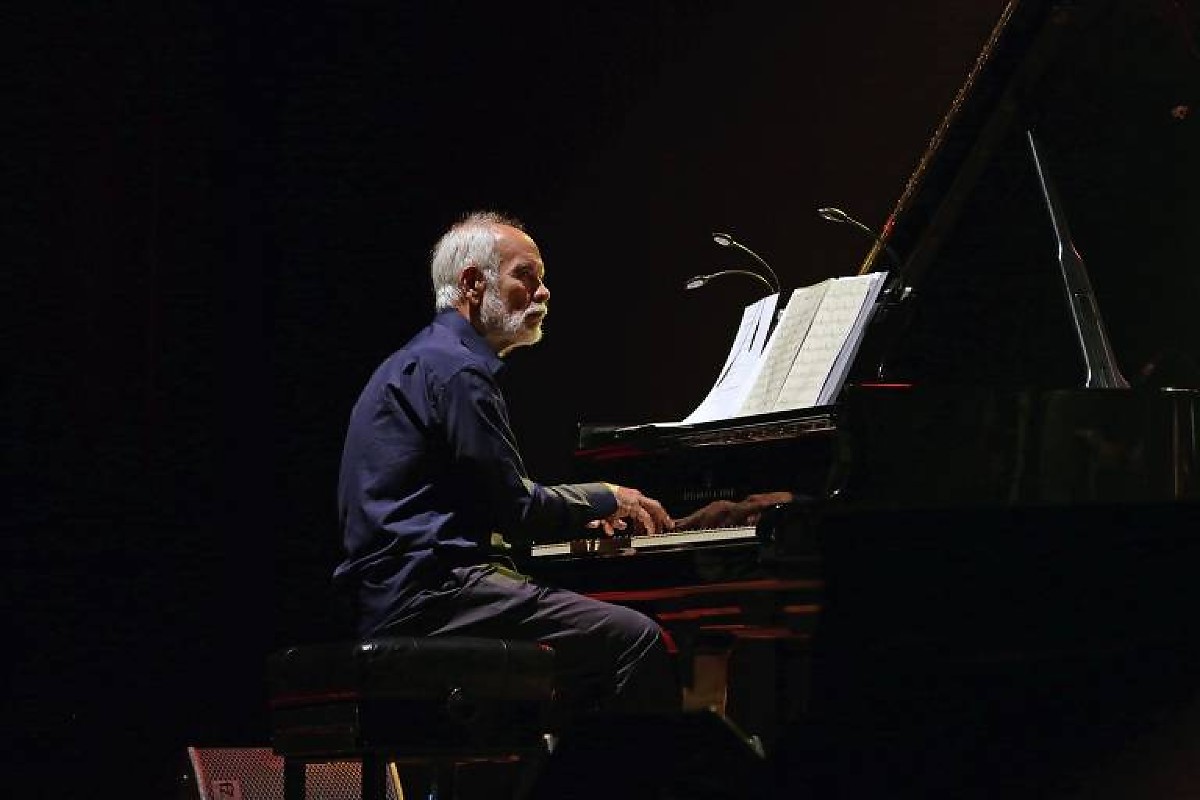 Cristovão Bastos se aproxima dos 80 anos como pianista lendário da música popular