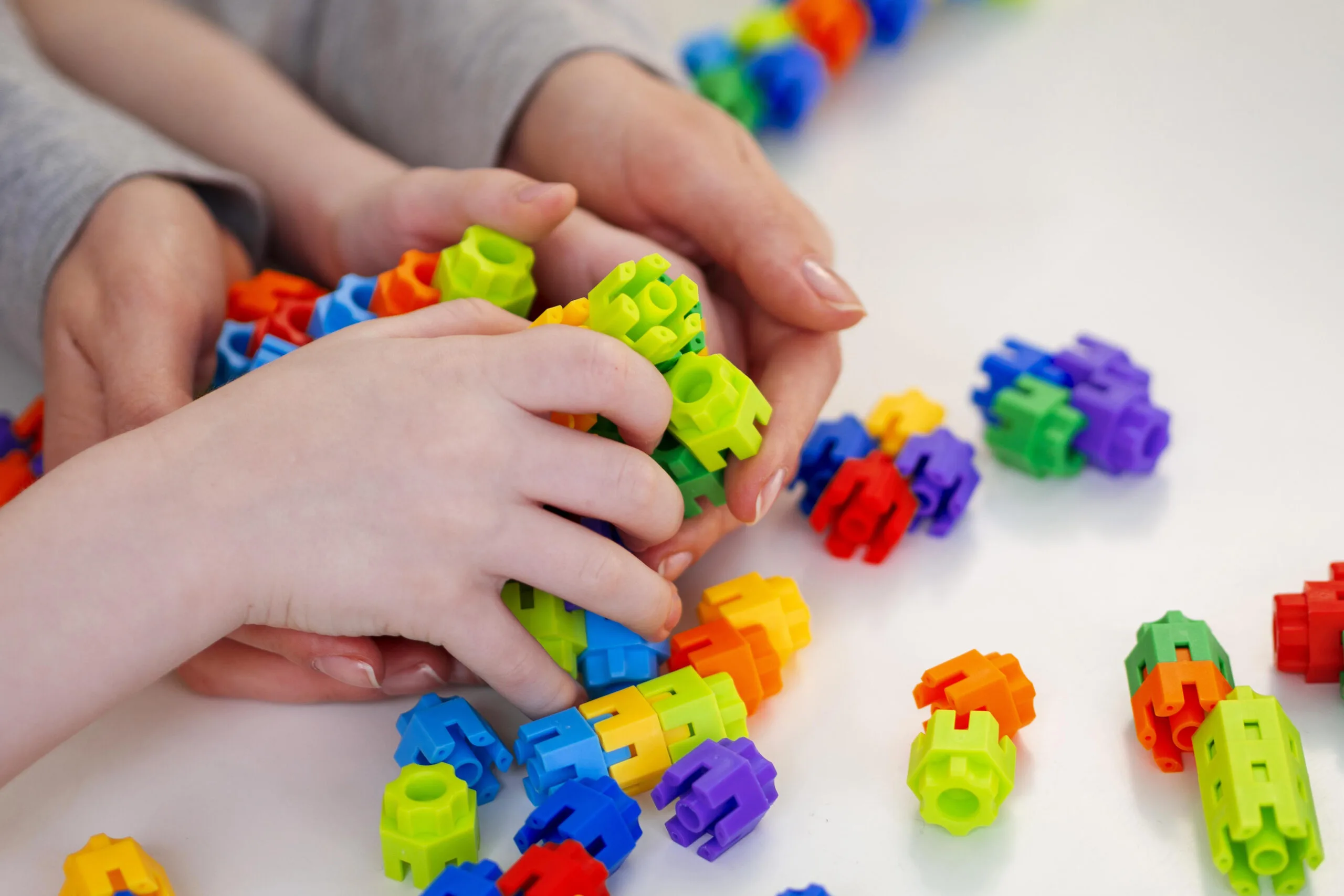 Diagnóstico de autismo exige equipe multidisciplinar e avaliação clínica aprofundada, explicam especialistas