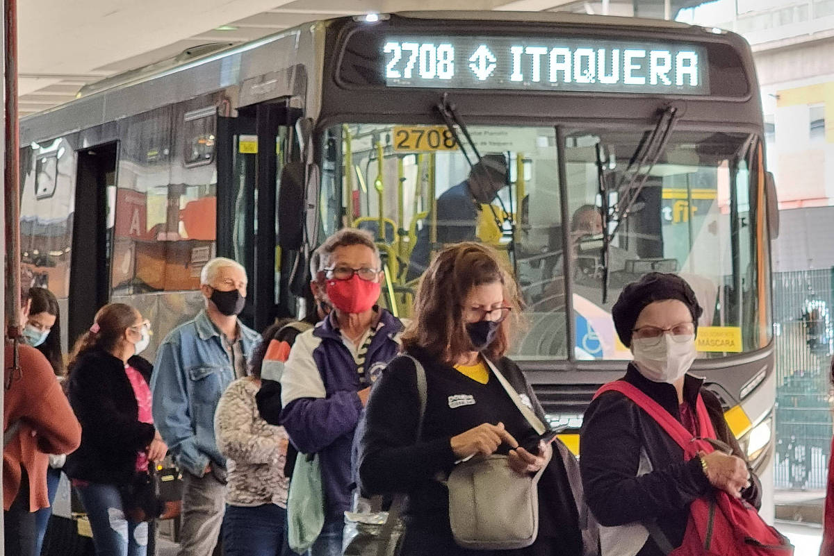 Nunes determina intervenção em empresa de ônibus suspeita de ligação com PCC