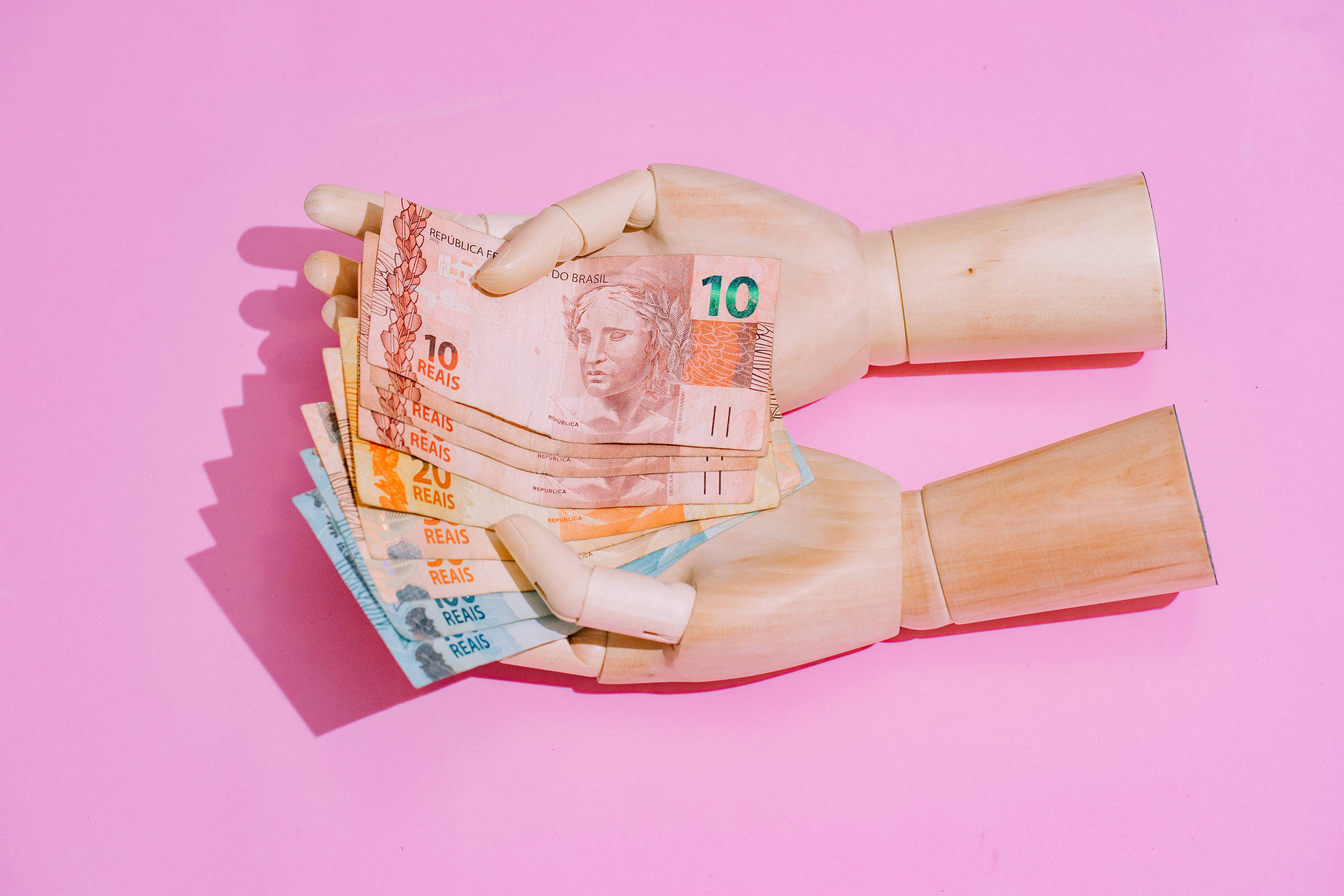 Fatia de pessimistas com economia do Brasil cai de 35% para 26%, diz Datafolha
