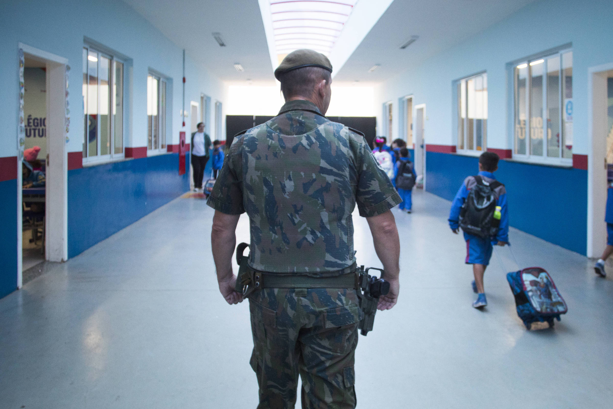 Deputado propõe programa de treinamento para servidores contra violência nas escolas