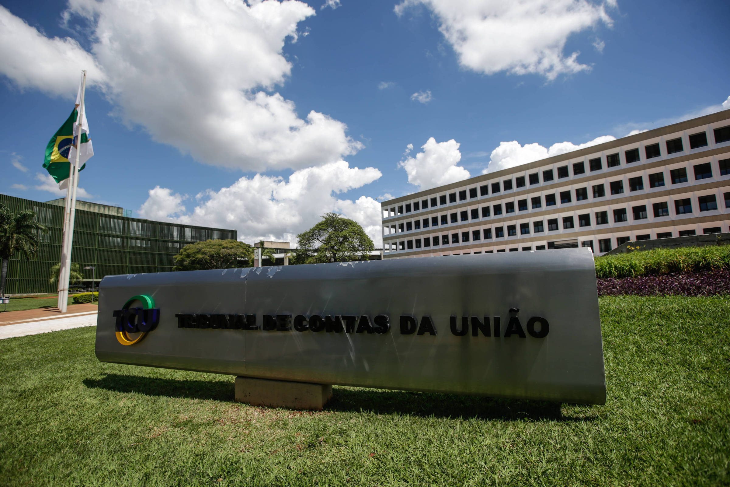 TCU contraria área técnica e libera penduricalhos fora do teto após pressão do Congresso
