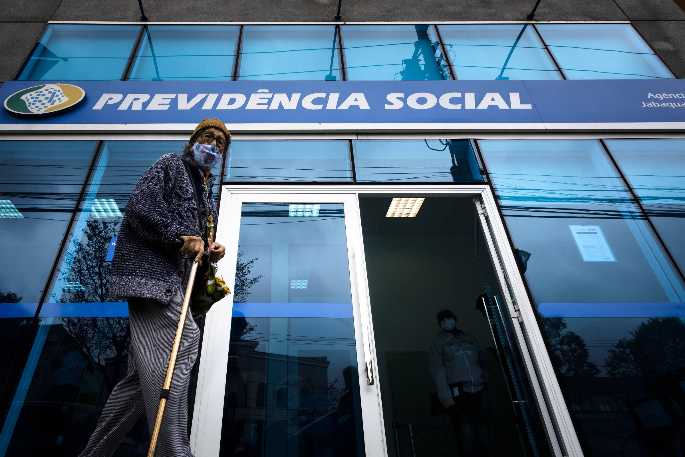 Brasil x Japão muda horário de INSS, bancos, lojas e supermercados; veja como fica