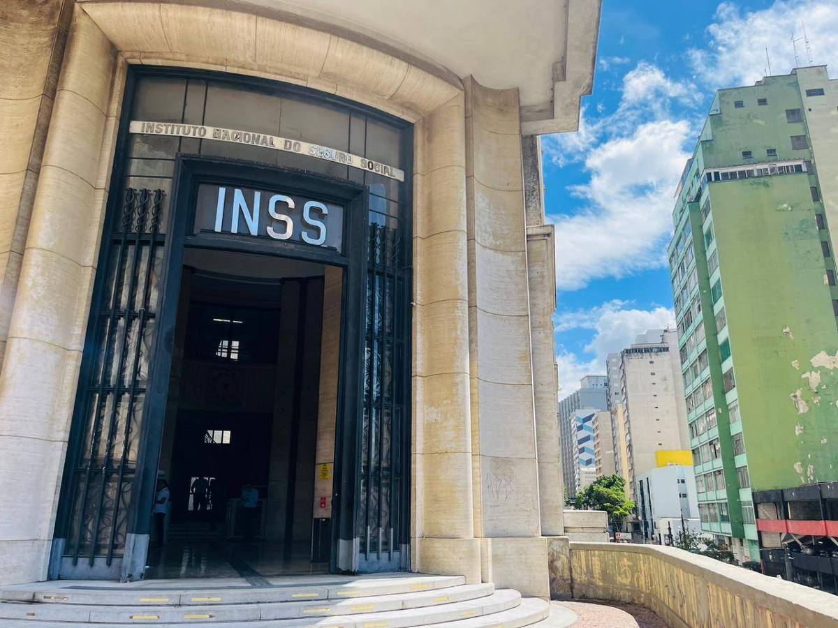 Consignado do INSS volta a ter margem maior, mas TCU barra cartão de aposentado; entenda