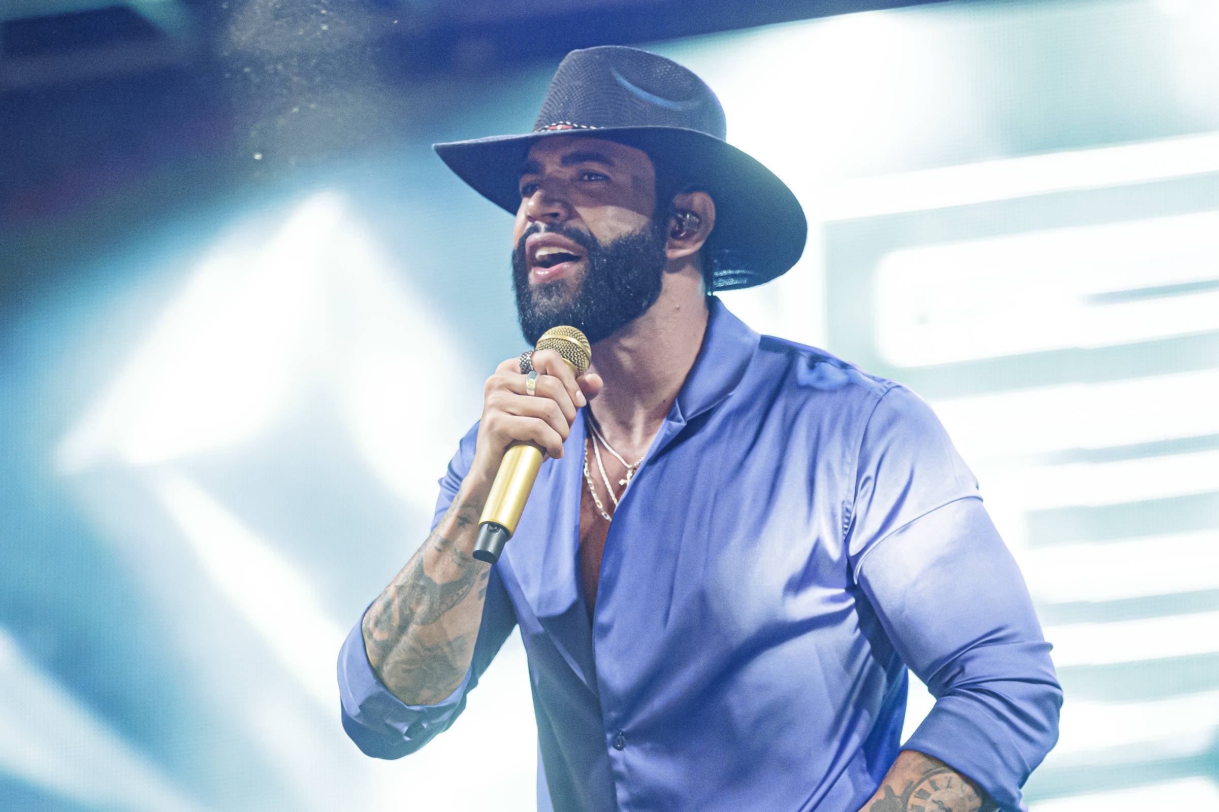 Prefeito chama Gusttavo Lima de 'ladrão' após show cancelado; cantor alega 'caganeira'