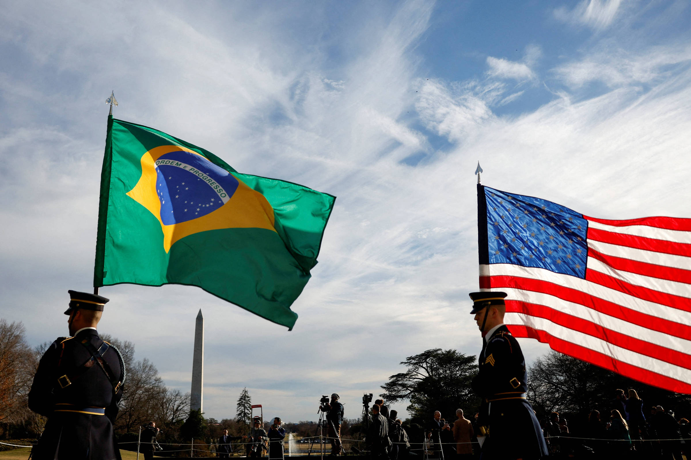 Veja a cronologia do tarifaço dos EUA sobre o Brasil no último ano