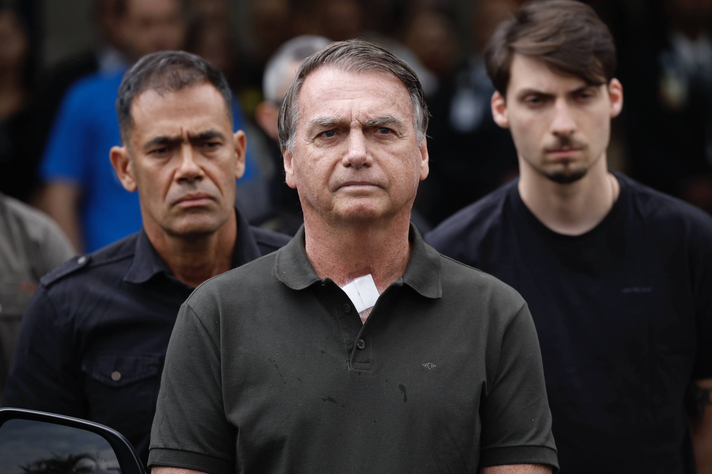 Bolsonaro presta depoimento de 5 minutos à polícia sobre arma apreendida