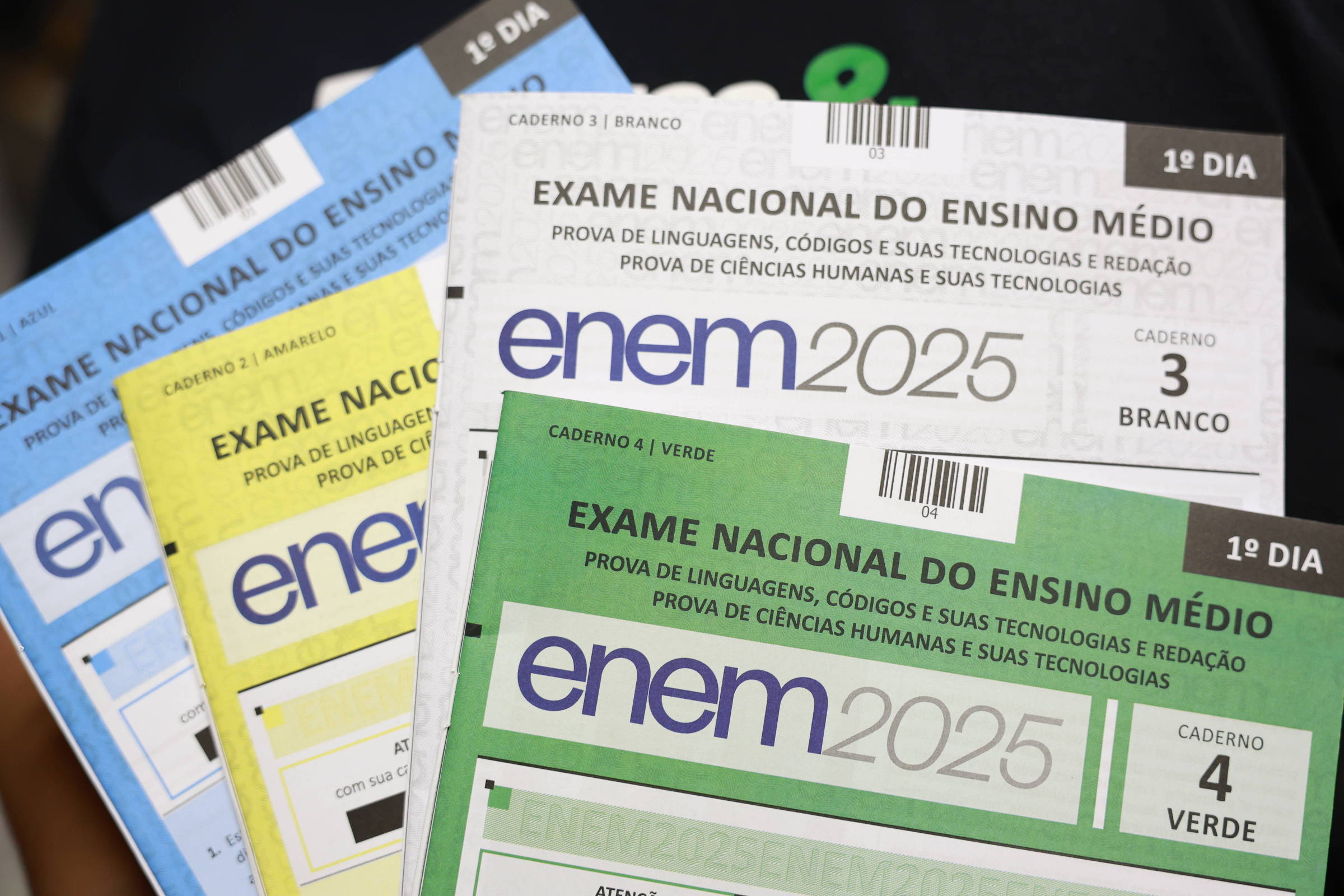 Enem 2025 tem dez redações nota mil, menor marca da história da prova