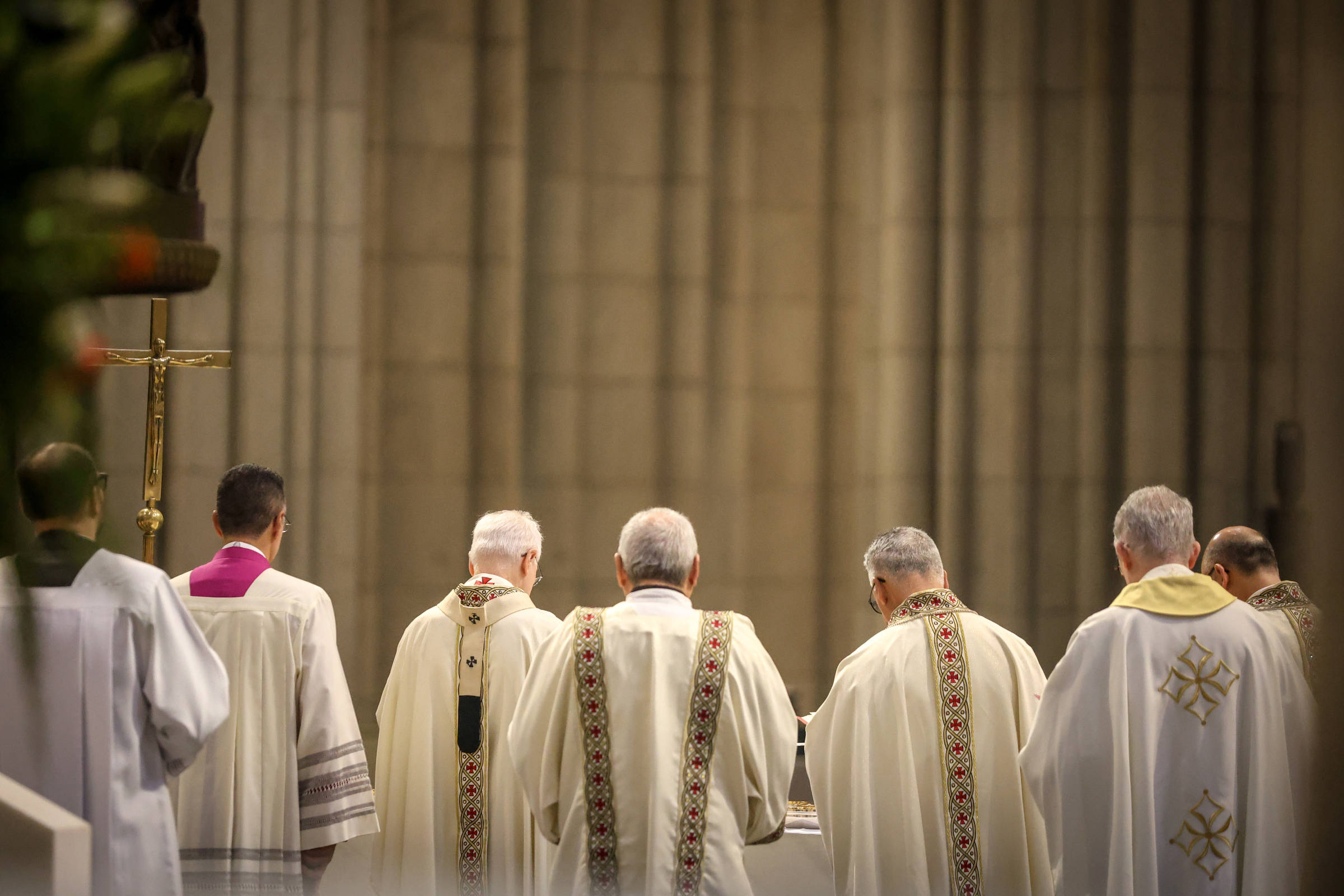 Participar de atos religiosos aumenta vínculo social e limiar da dor