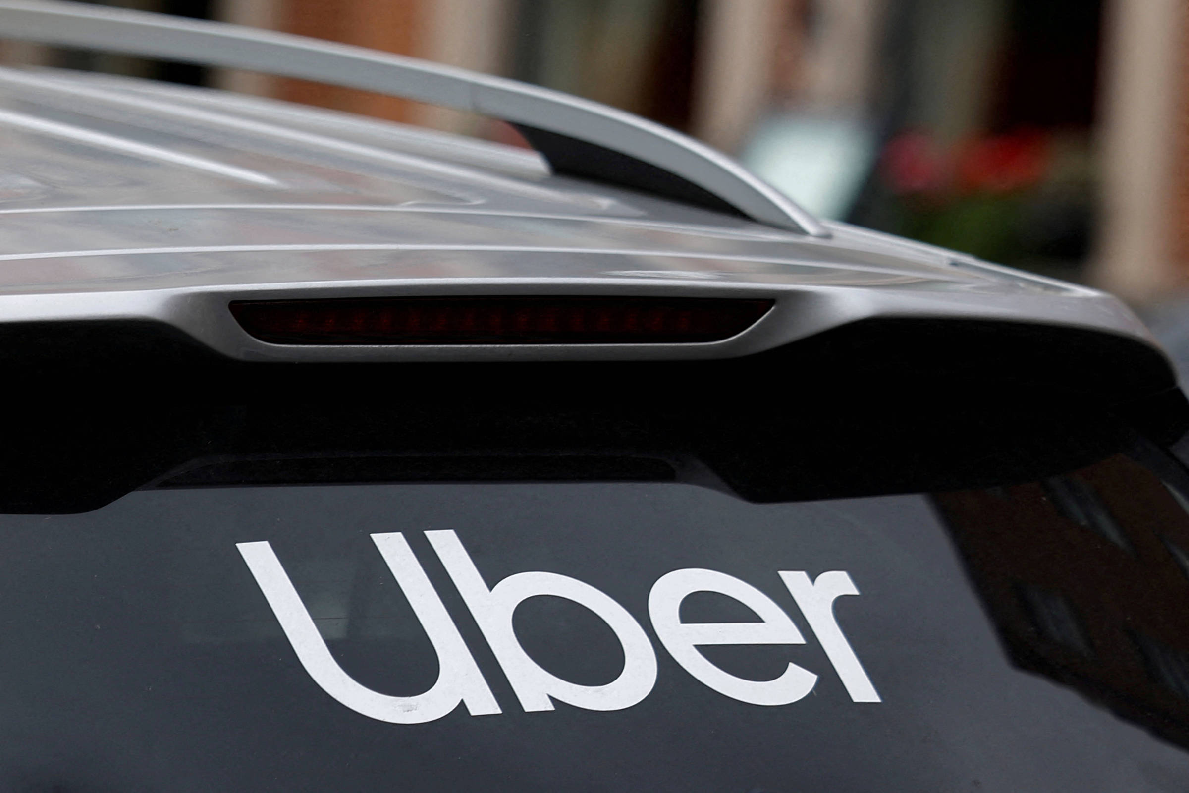 Fachin retira uberização da pauta do Supremo após convenção da Organização do Trabalho