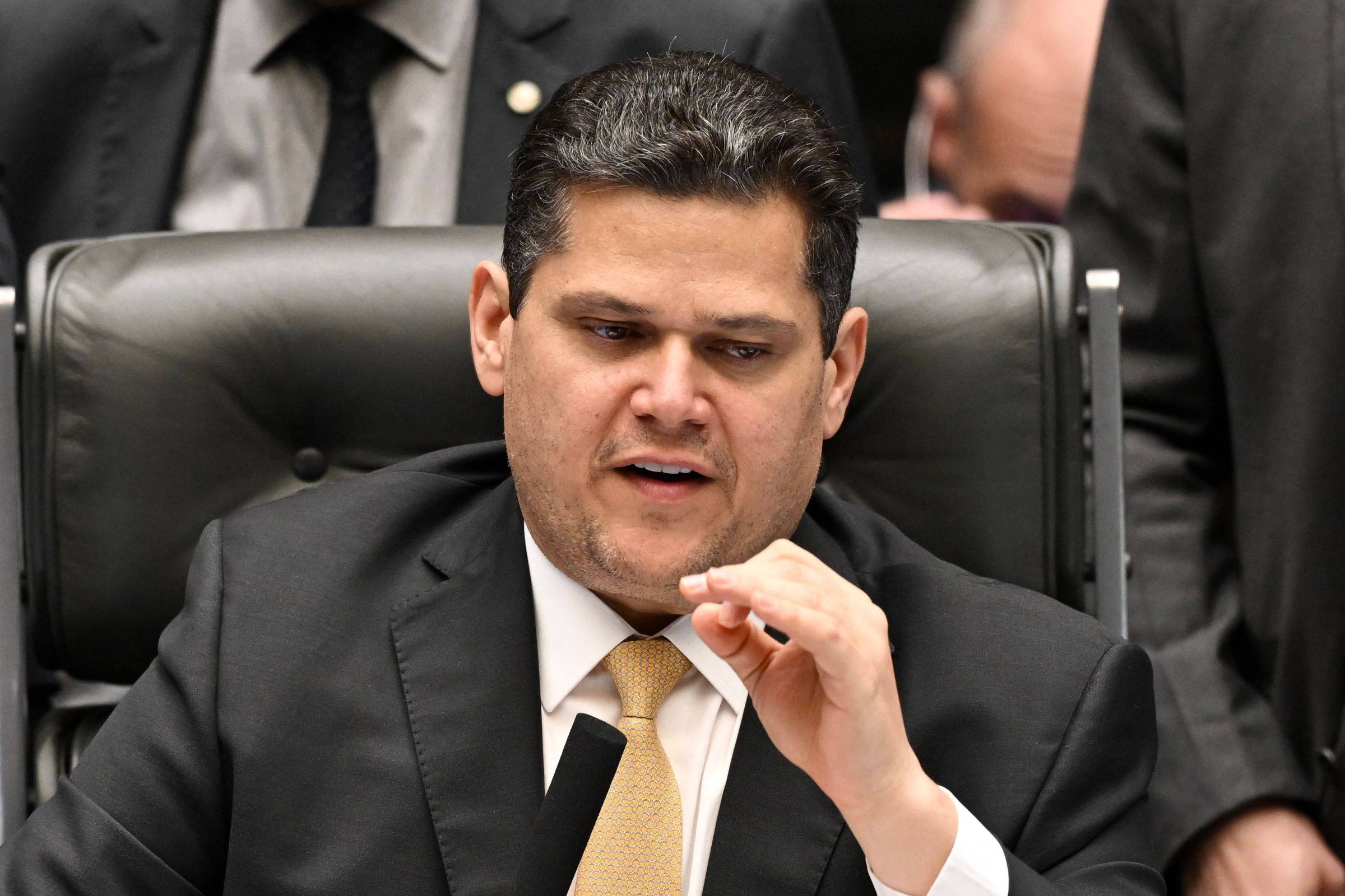 Alcolumbre marca reunião para discutir fim da 6x1 para próxima quarta