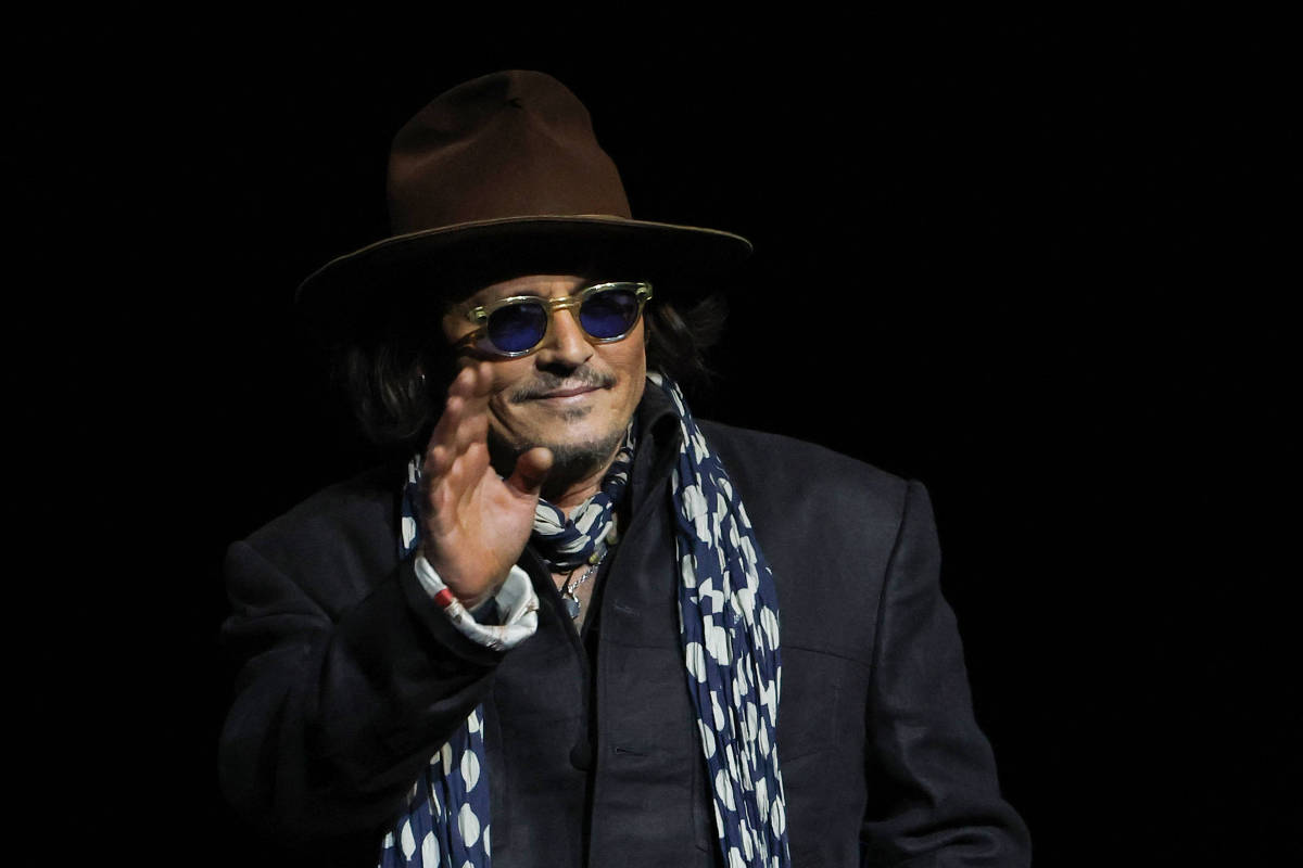 Johnny Depp evita falar de Hollywood após afastamento e filma vida de Modigliani