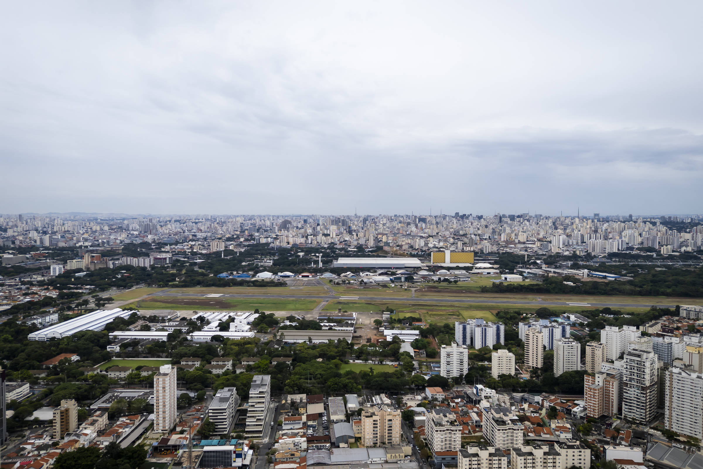 Aeroporto do Campo de Marte, em SP, estima mais do que dobrar voos até 2052; ruído é impasse