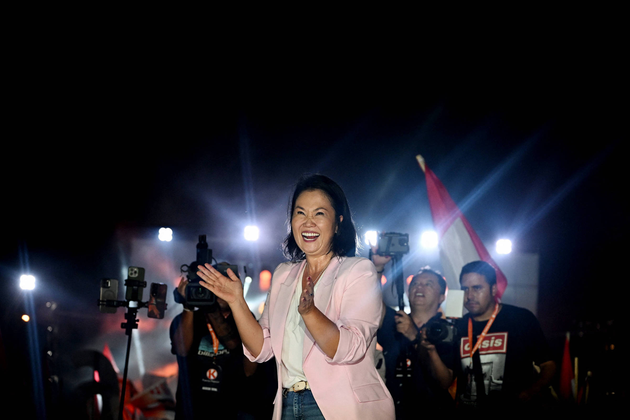 Filha de Fujimori é oficializada como nova presidente do Peru 26 anos após fim da ditadura do pai