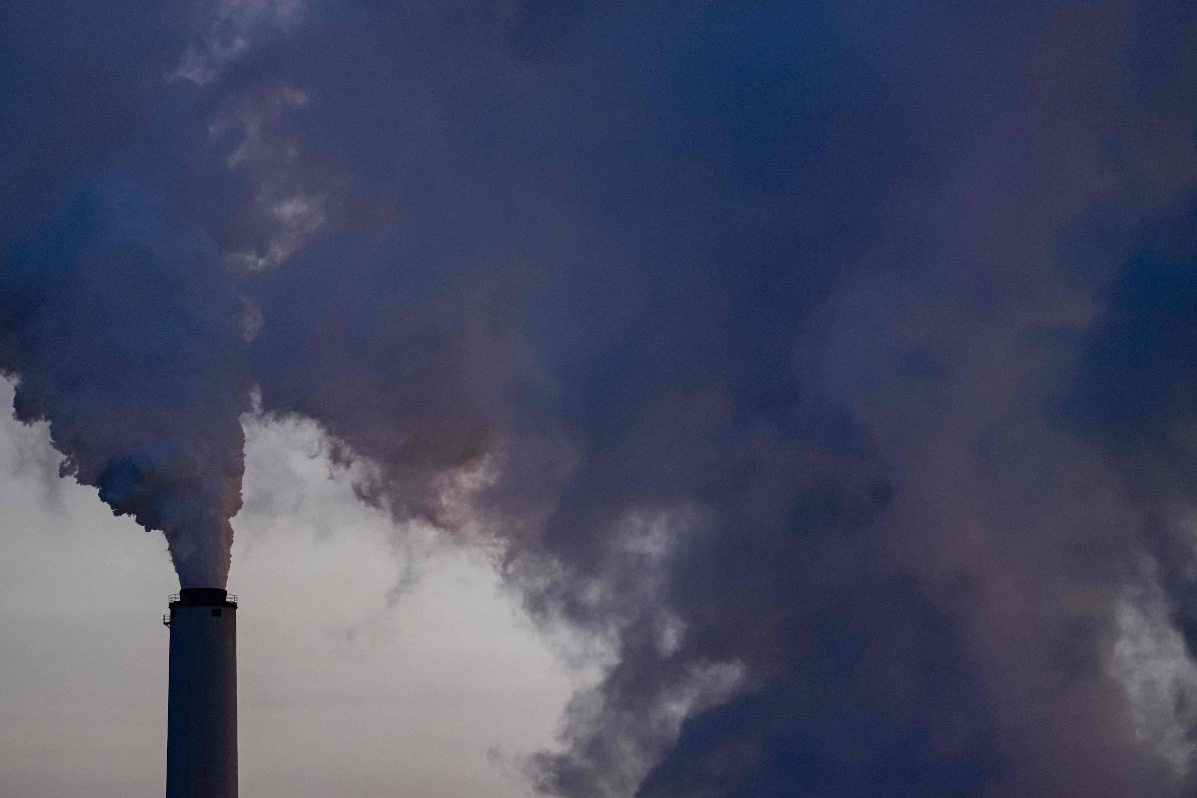 Geração de energia a carvão na China deve voltar a crescer após ter primeira queda em uma década