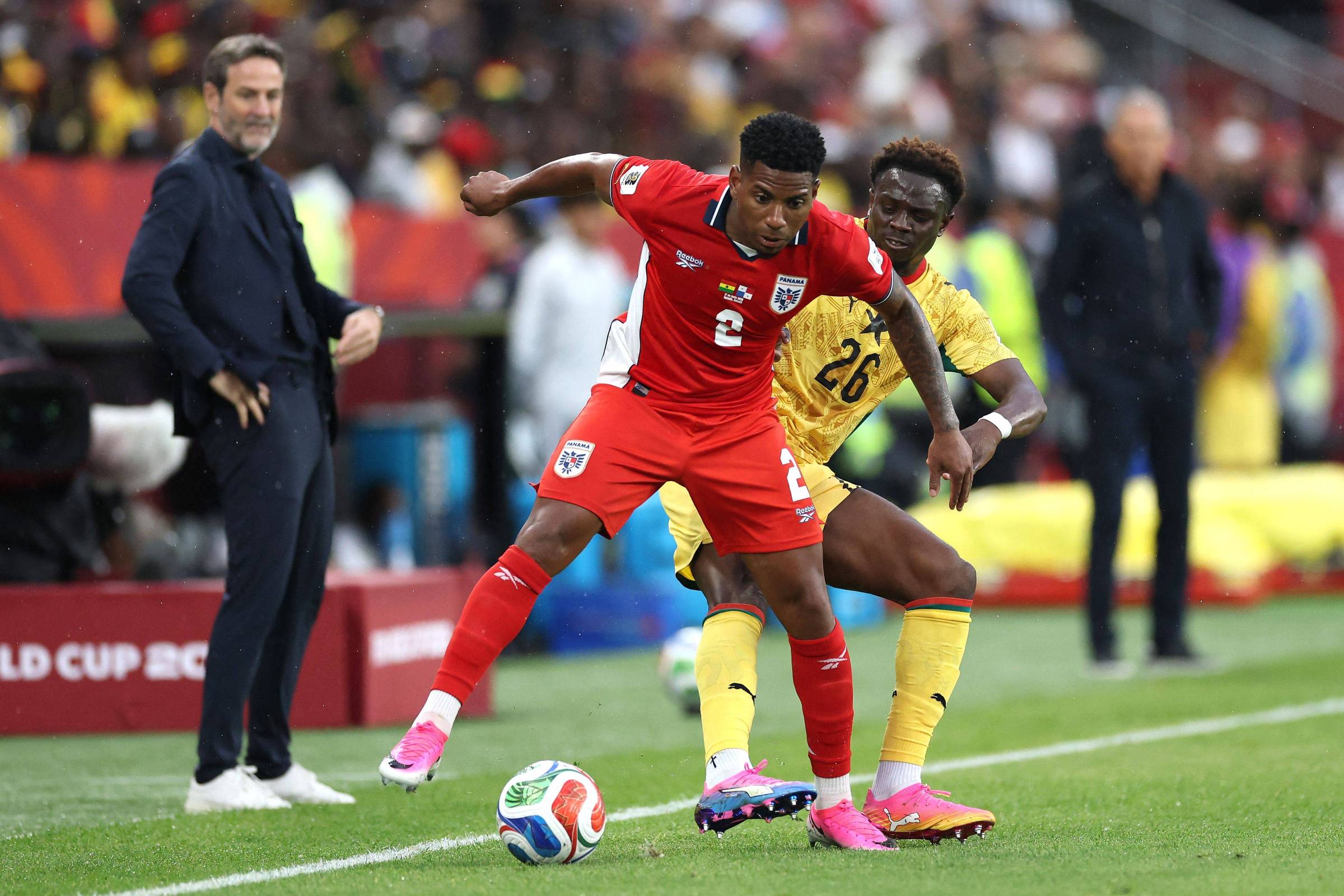 Panamá leva gol no fim, perde de Gana e continua zerado em Copas