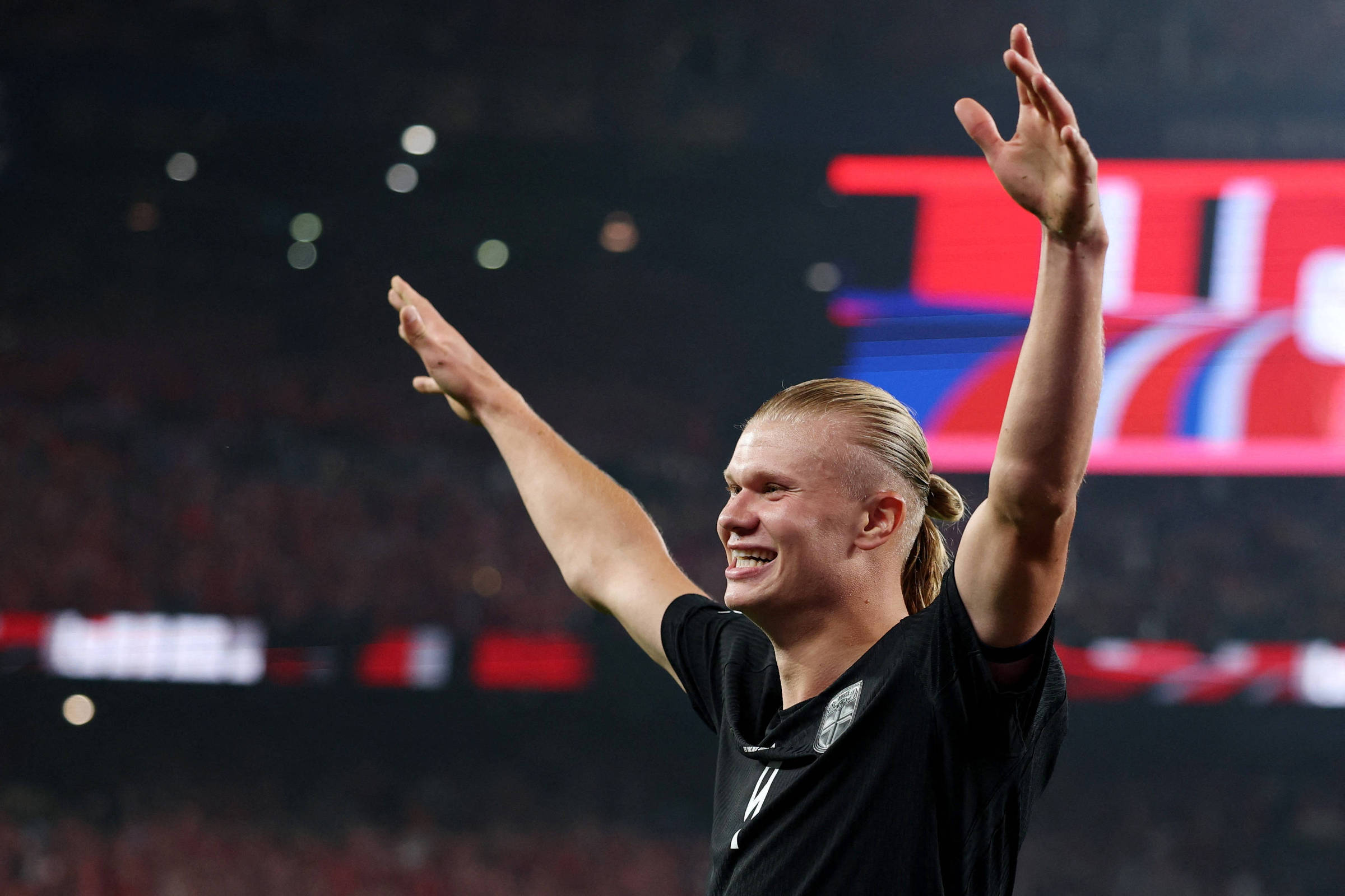 Haaland repete estreia, faz 2 contra Senegal na Copa e põe Noruega no mata