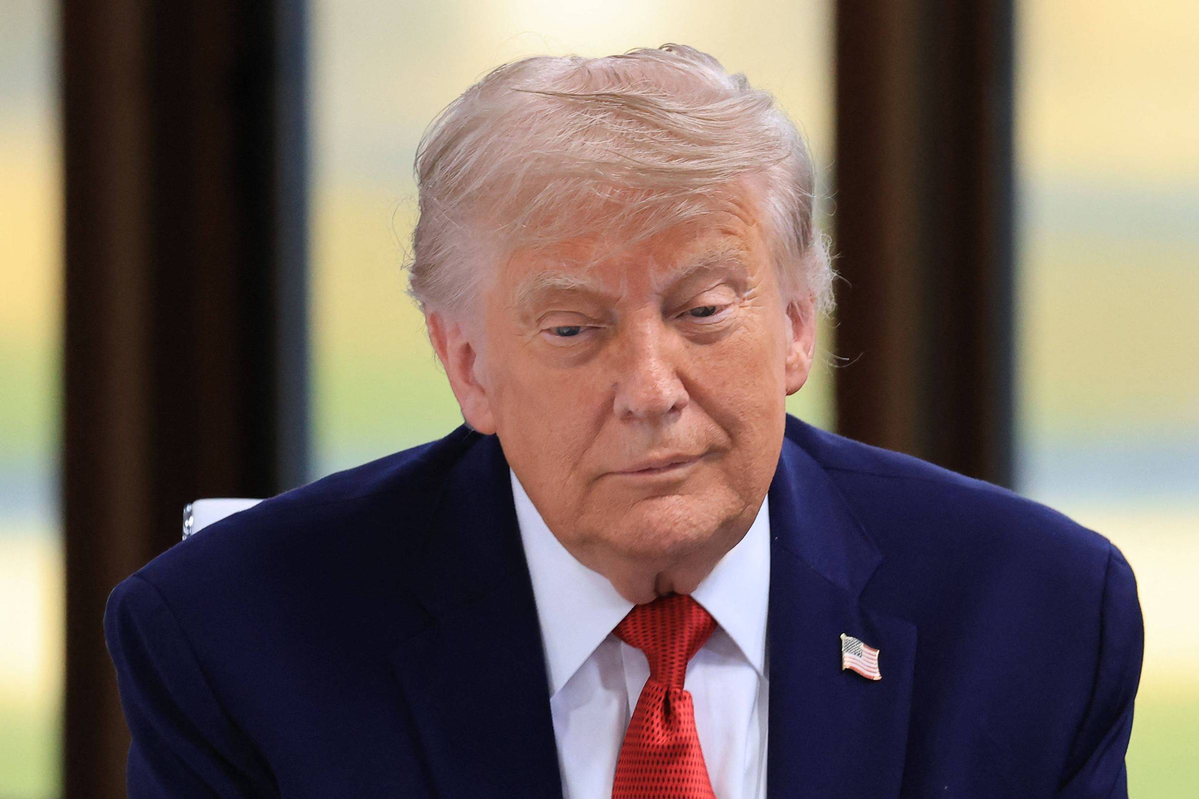 Senado dos EUA adota resolução para limitar poderes de guerra de Trump