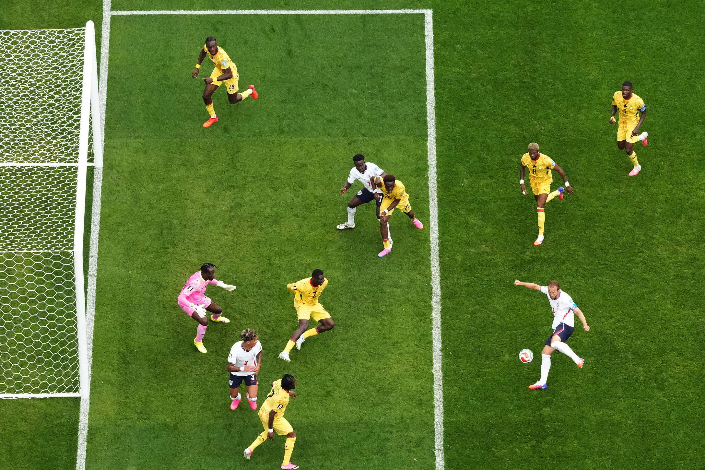Kane passa em branco, e Gana segura o 0 a 0 com retranca contra Inglaterra; veja melhores momentos